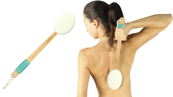 The rubber grip makes it easy to hold onto in the shower.