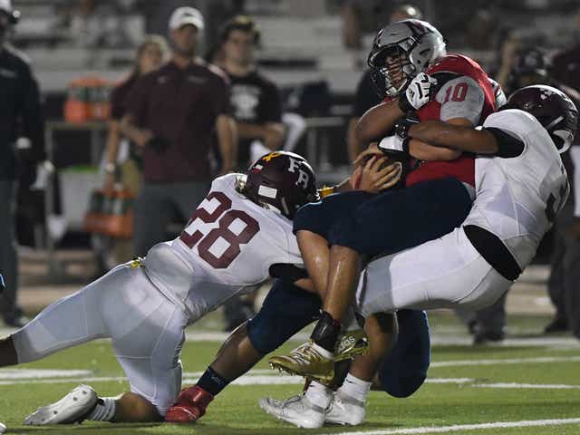 High School Football Bluff Defense Puts Clamps On Veterans Memorial