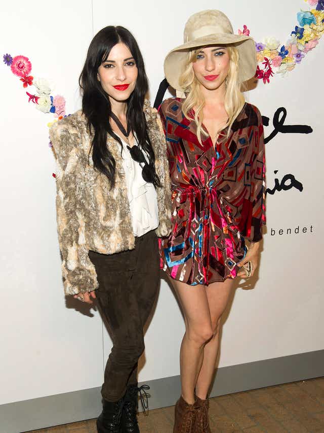 After Being Removed From Qantas Flight The Veronicas Deny Wrongdoing