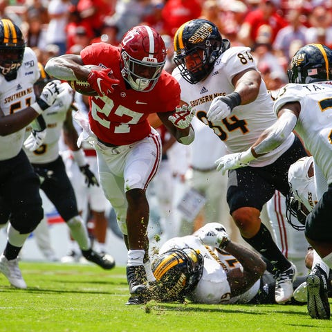 Alabama running back Jerome Ford carries the ball 