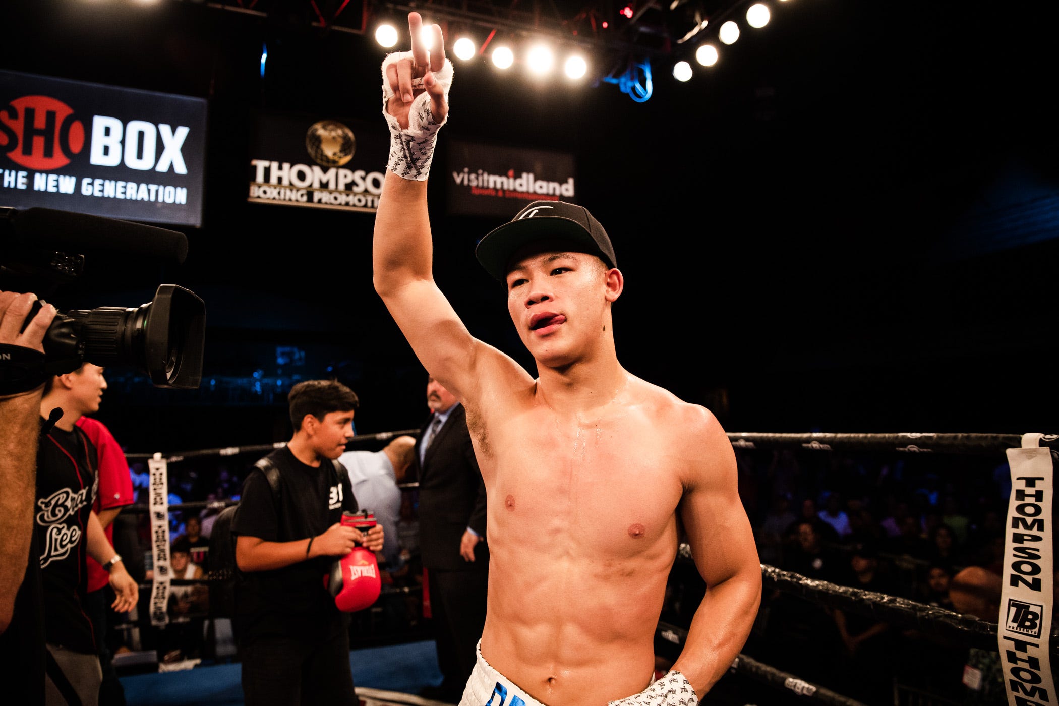 La Quinta's Brandun Lee remains unbeaten with first-round knockout