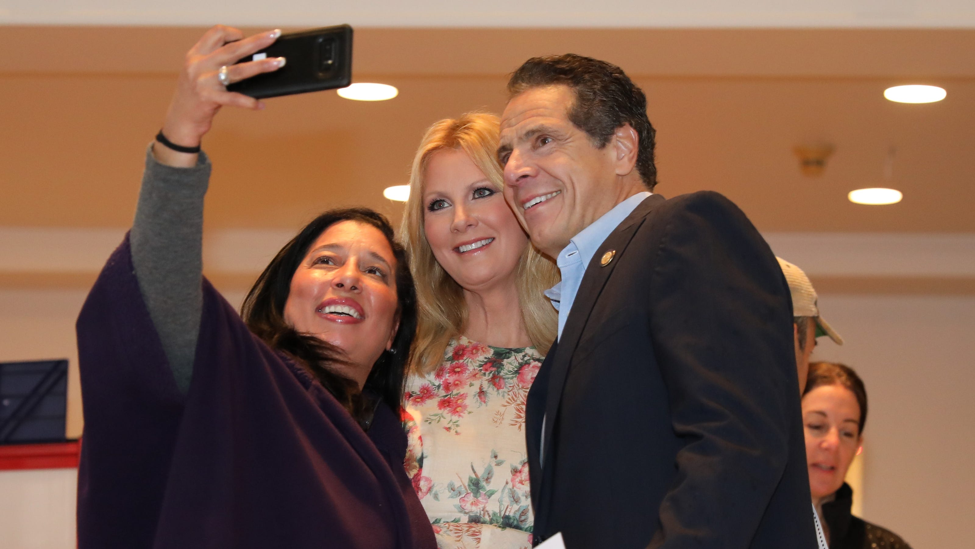 Andrew Cuomo and Sandra Lee split, dimming Westchester celeb wattage