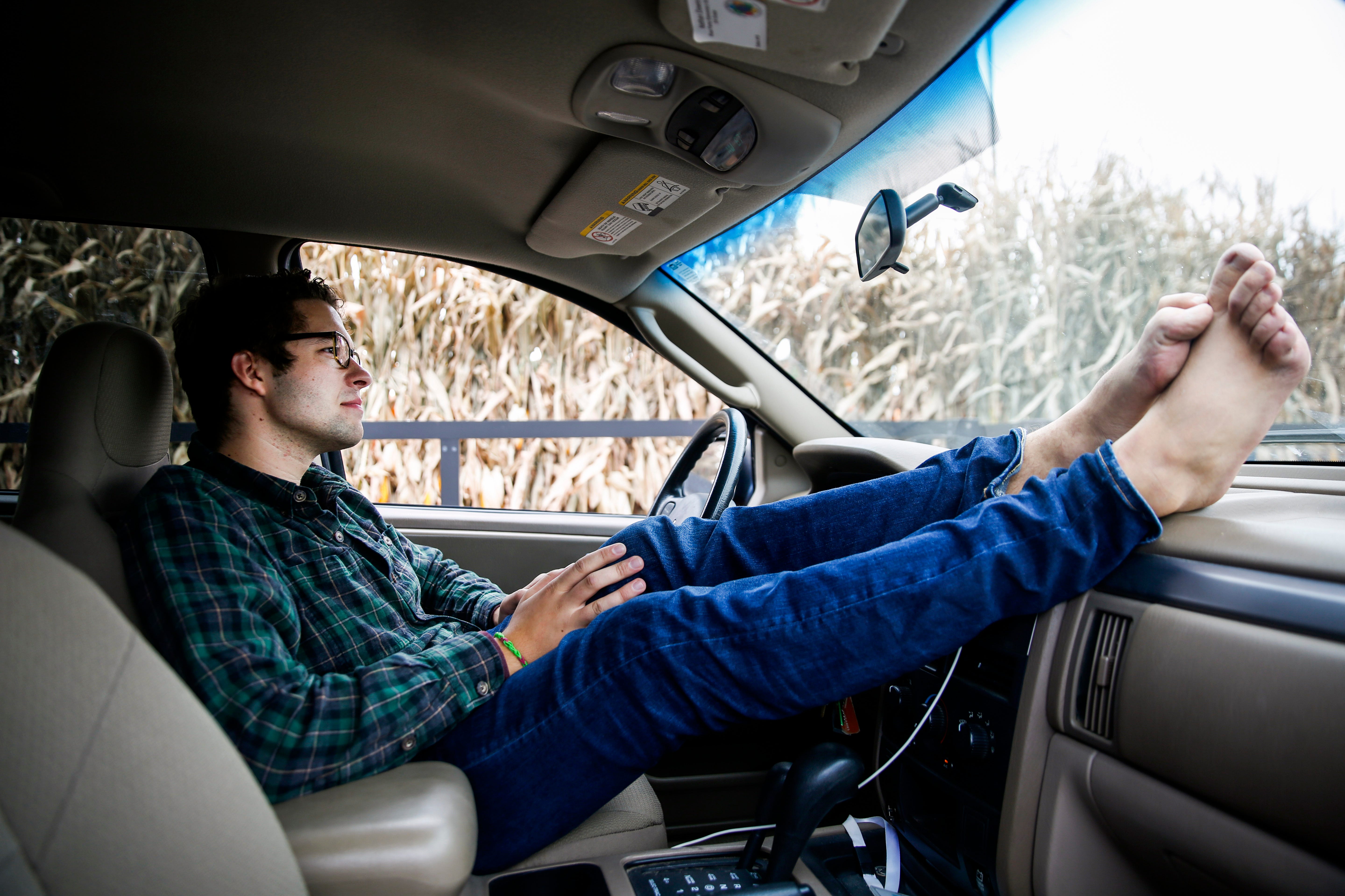 Is it illegal to drive barefoot in the United States?