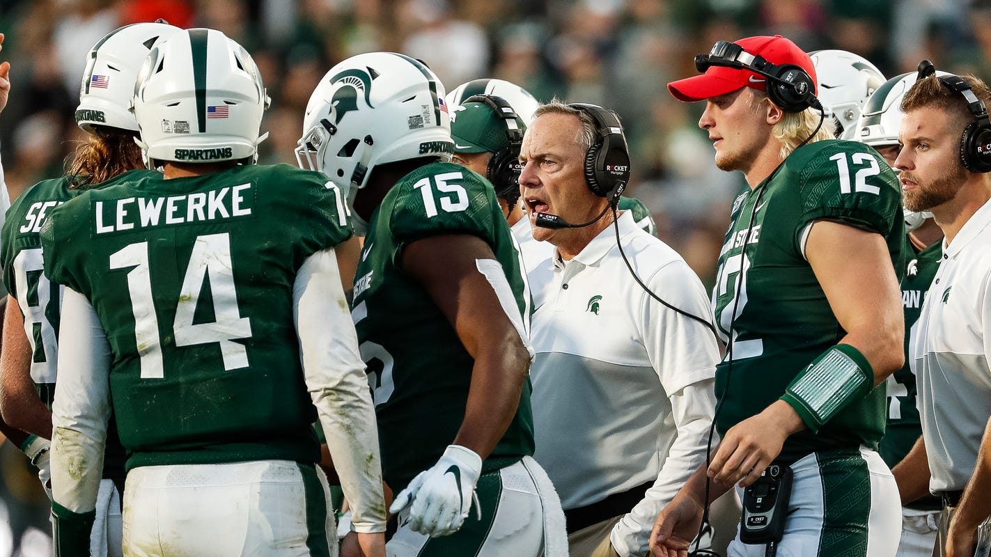 Michigan State Football S Staff Shuffling Failed To Fix Broken Offense