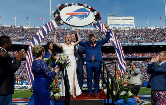 Couple Gets Married At Halftime Of Buffalo Bills Game In Nfl