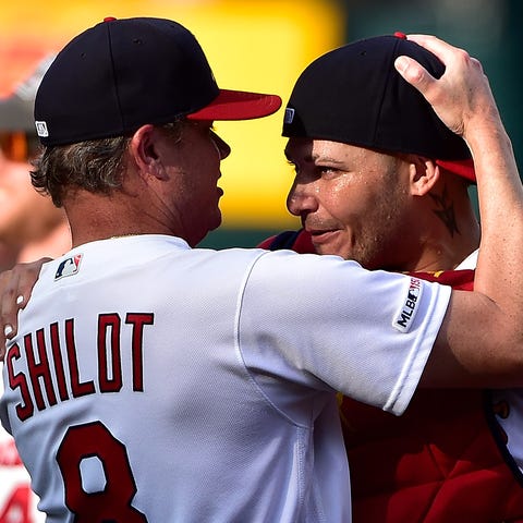 Cardinals manager Mike Shildt celebrates with catc
