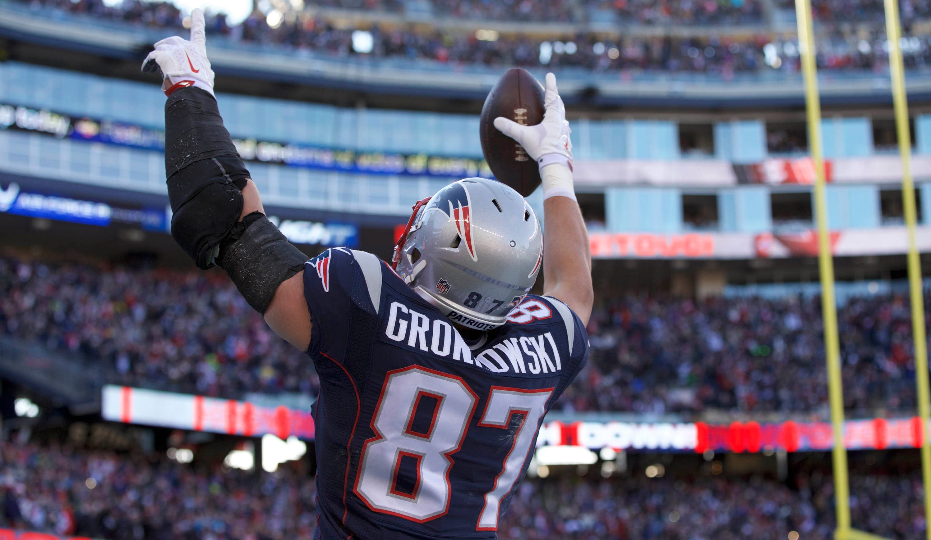 Rob Gronkowski Spotted At Lee County Costco By Community School Volleyball Coach