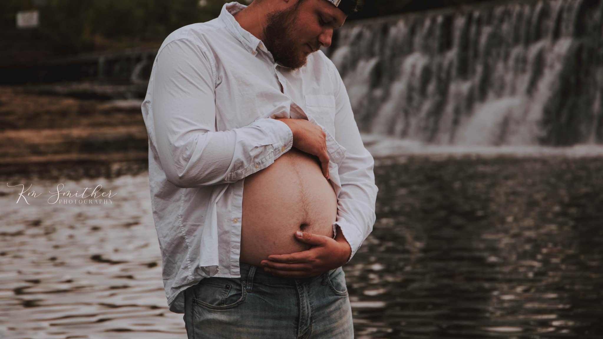 Husband Takes Hilarious Maternity Photos For Pregnant Wife On Bed Rest 