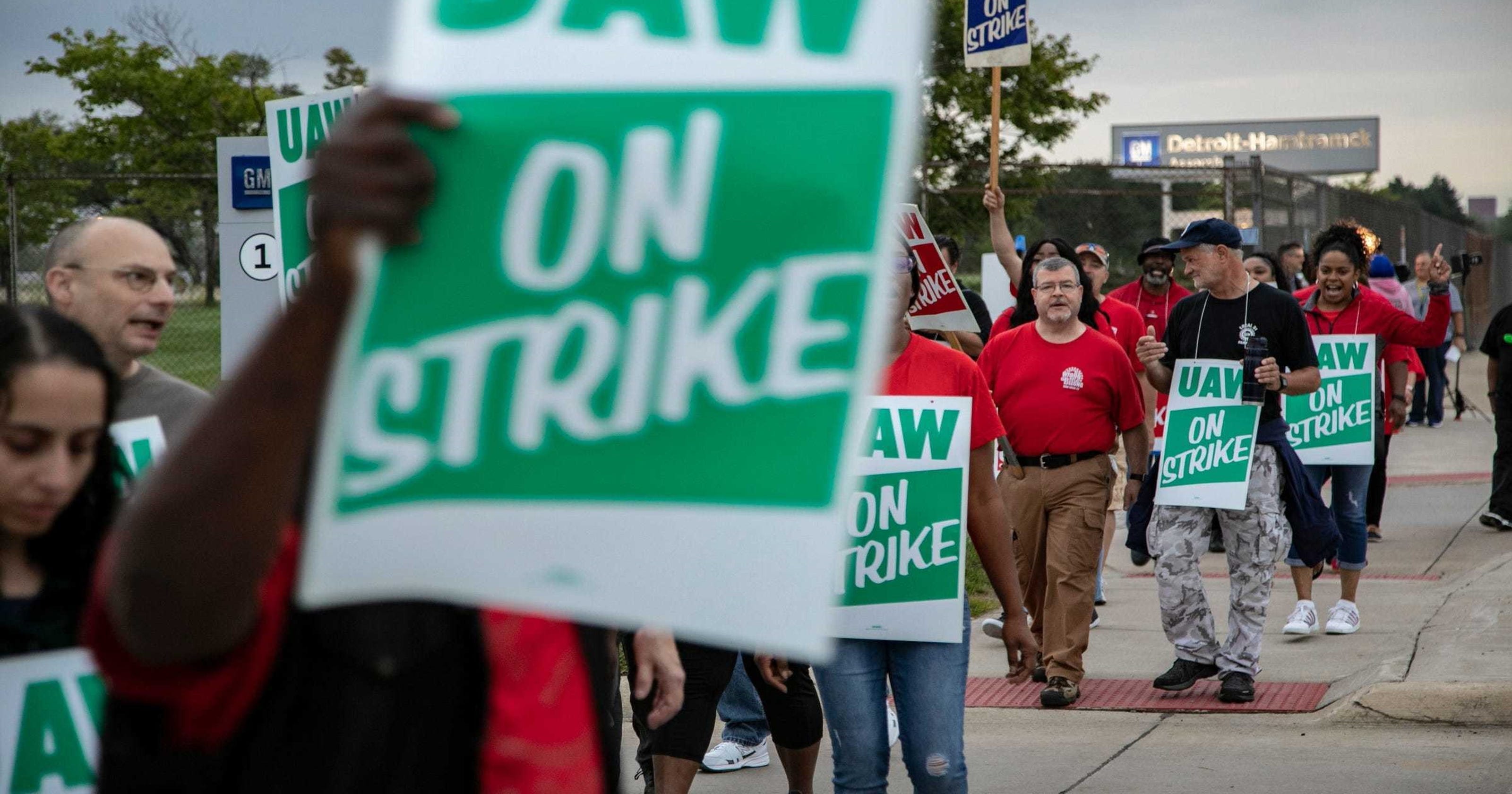 Analysts UAW, GM strike losses could push Michigan into recession
