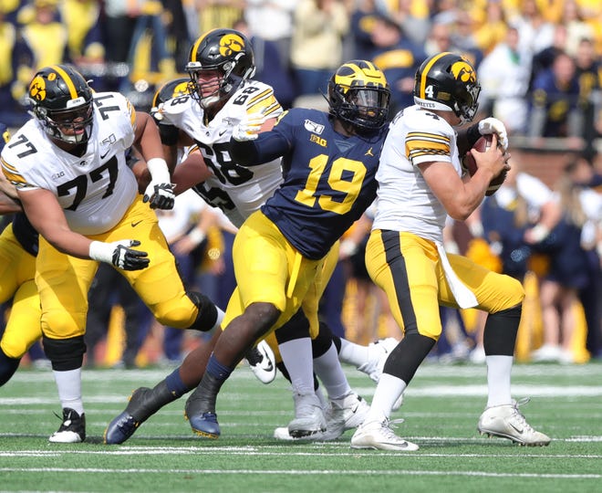 Michigan Football S Defense Saves Day To Stay In Big Ten Race