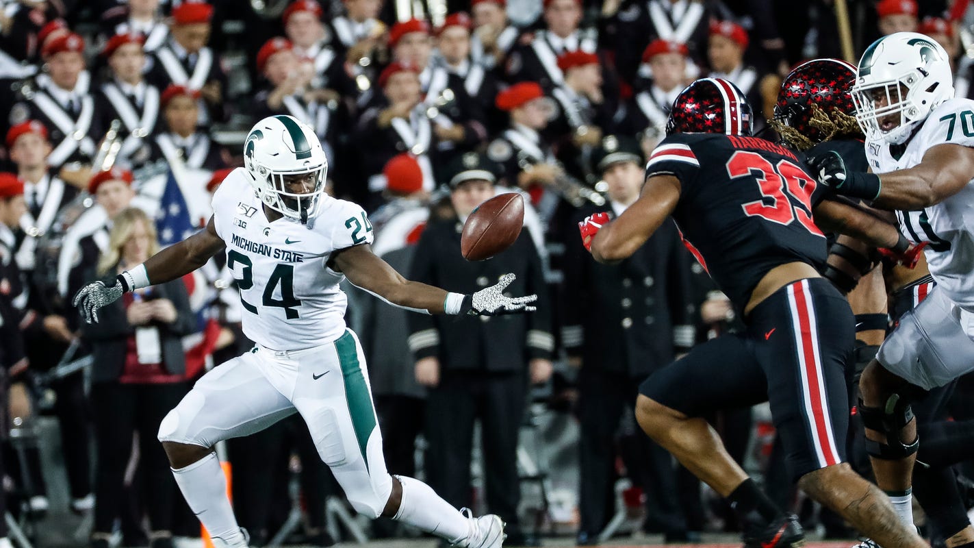 Michigan State Football Can T Keep Up With Ohio State In 34 10 Loss
