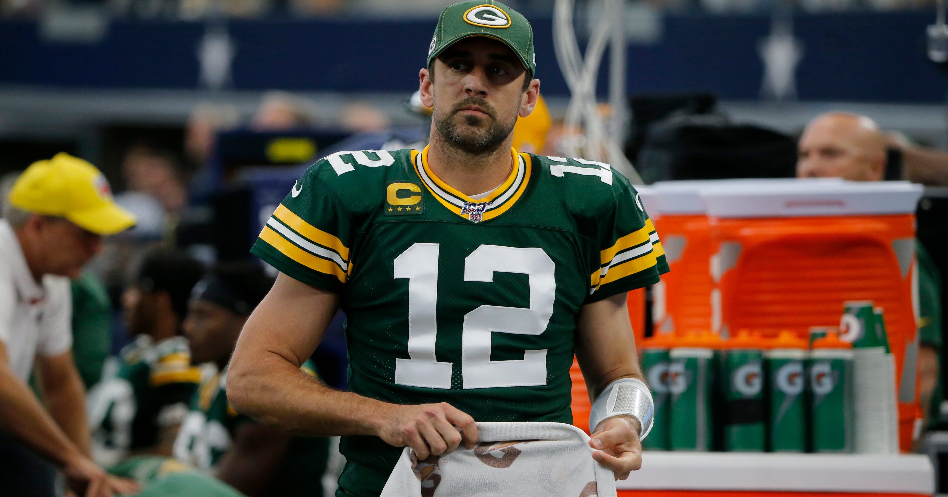 Green Bay Packers No Sign Of Aaron Rodgers Knee Injury