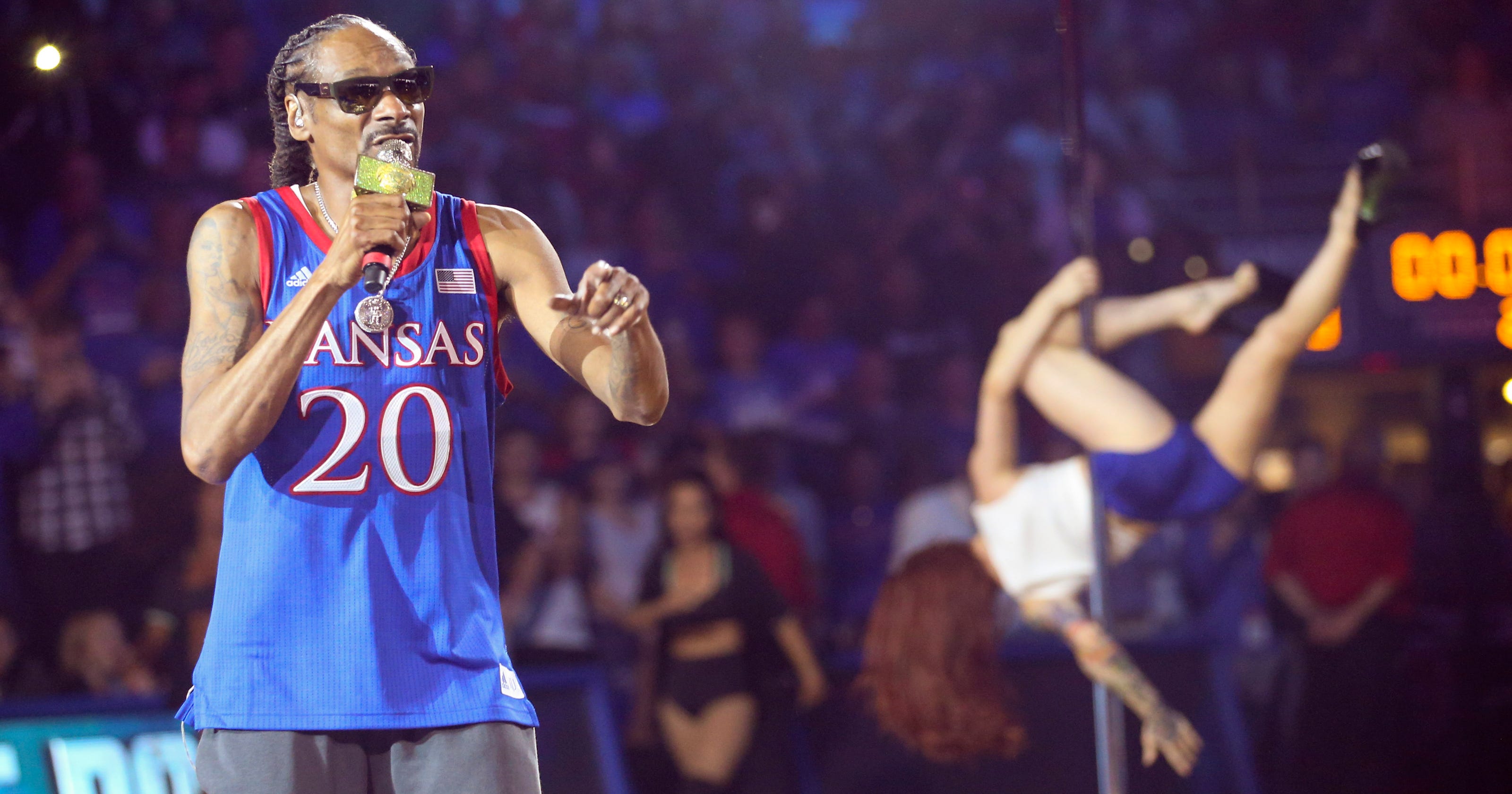 Snoop Dogg Pole Dancers Welcome To Kansas Hoops