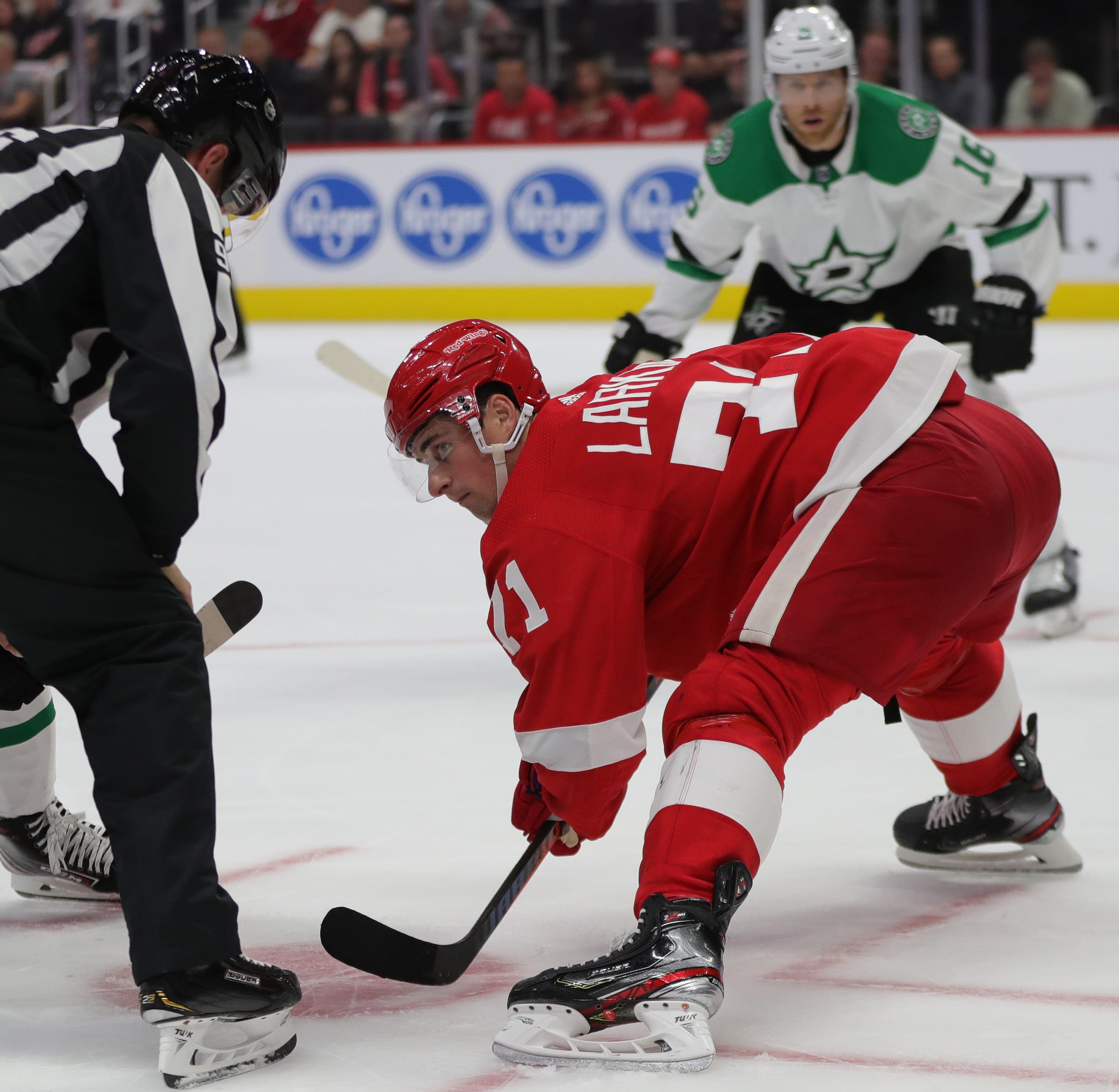 Dylan Larkin shows off 'hockey butt' in pants ad