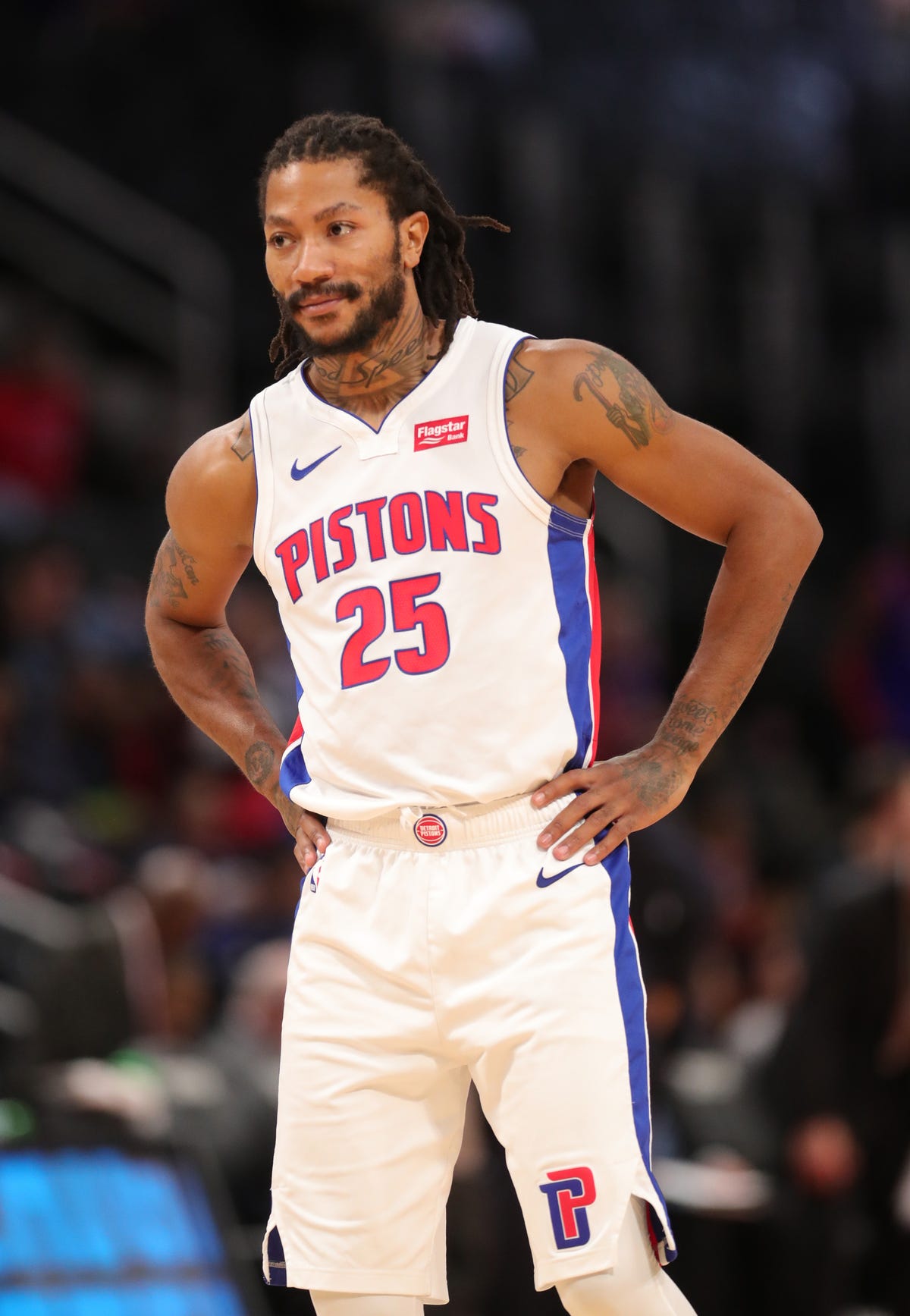 Detroit Pistons' Derrick Rose plays with kids in video at home