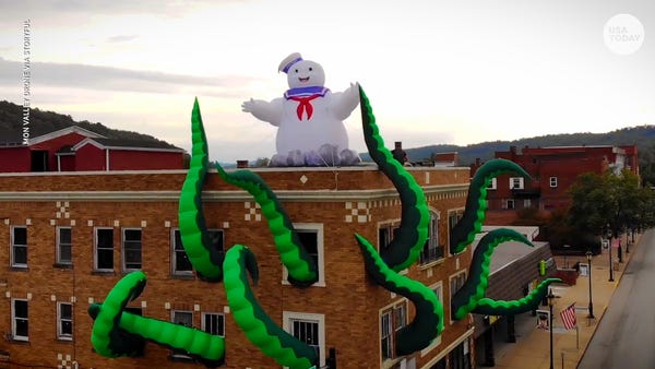 Stay Puft Marshmallow Man overtakes restaurant