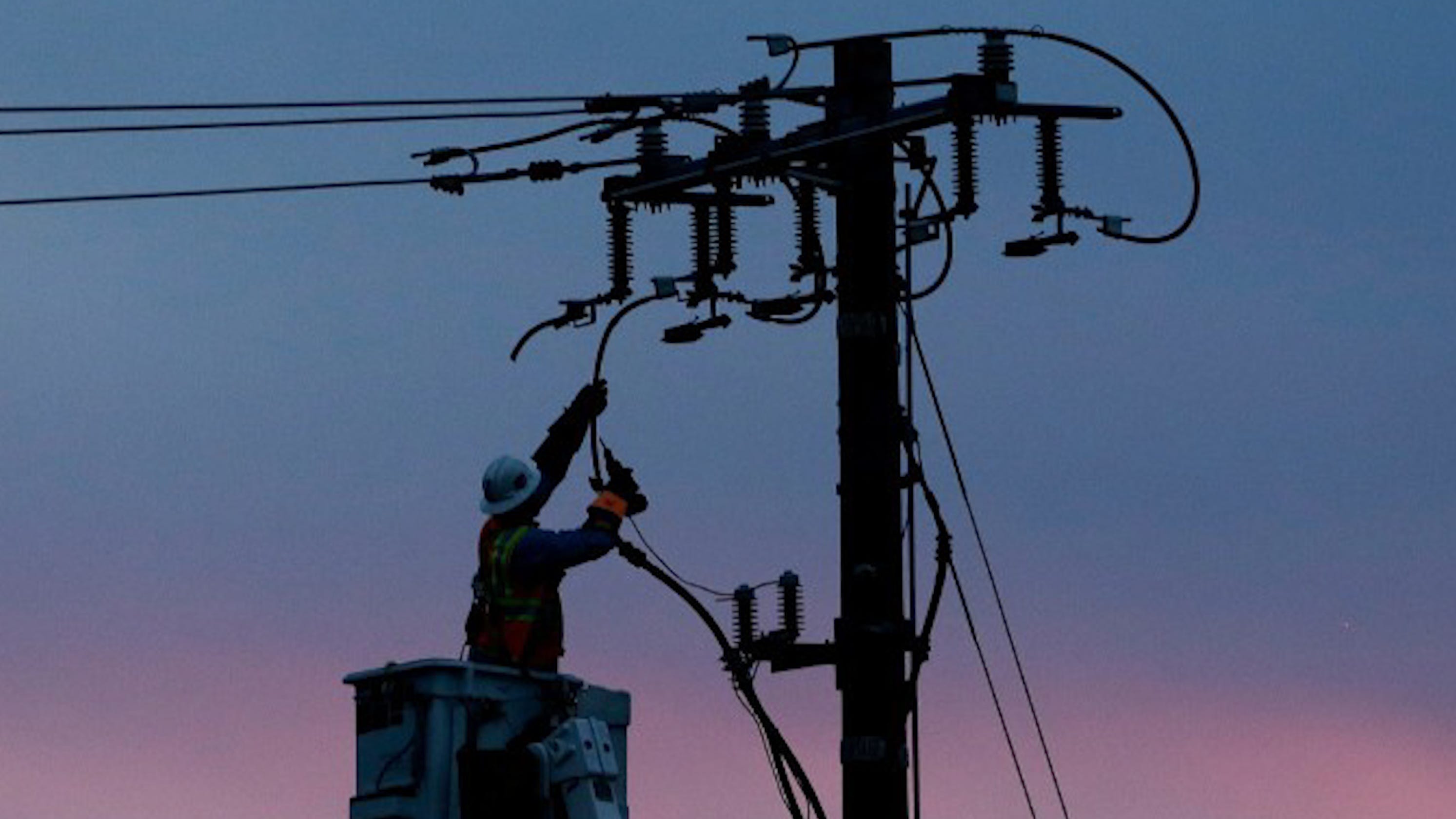 California power outages: 450,000 affected by preventive PG&E shutoffs