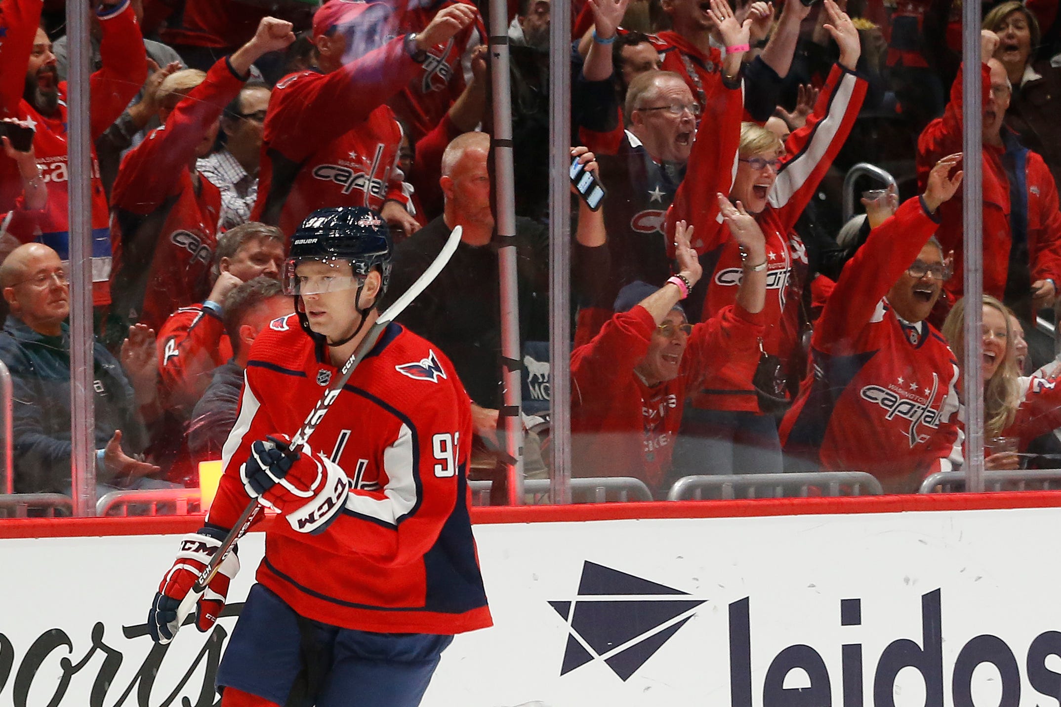 Capitals star Evgeny Kuznetsov scores in his first game back from drug-related suspension