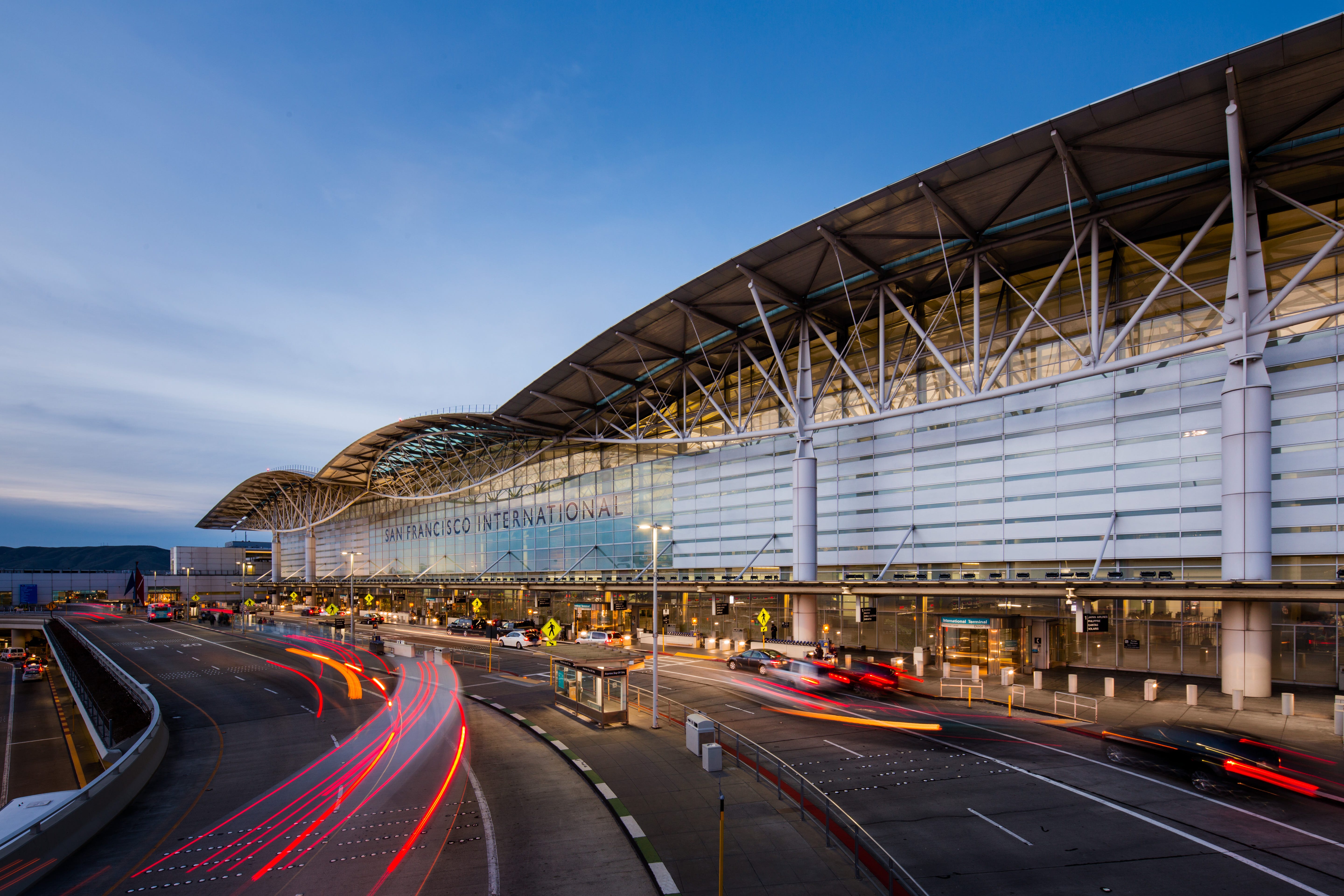SFO Parking: Don't Get Lost in the Airport Maze! 🚗