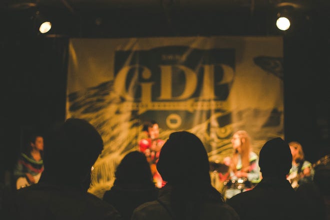 Я так рада, что мы снова можем вернуться к живой музыке.