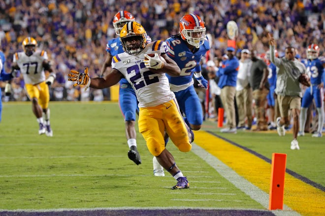 LSU running back Clyde Edwards-Helaire scores on a 57-yard touchdown run in the first half.