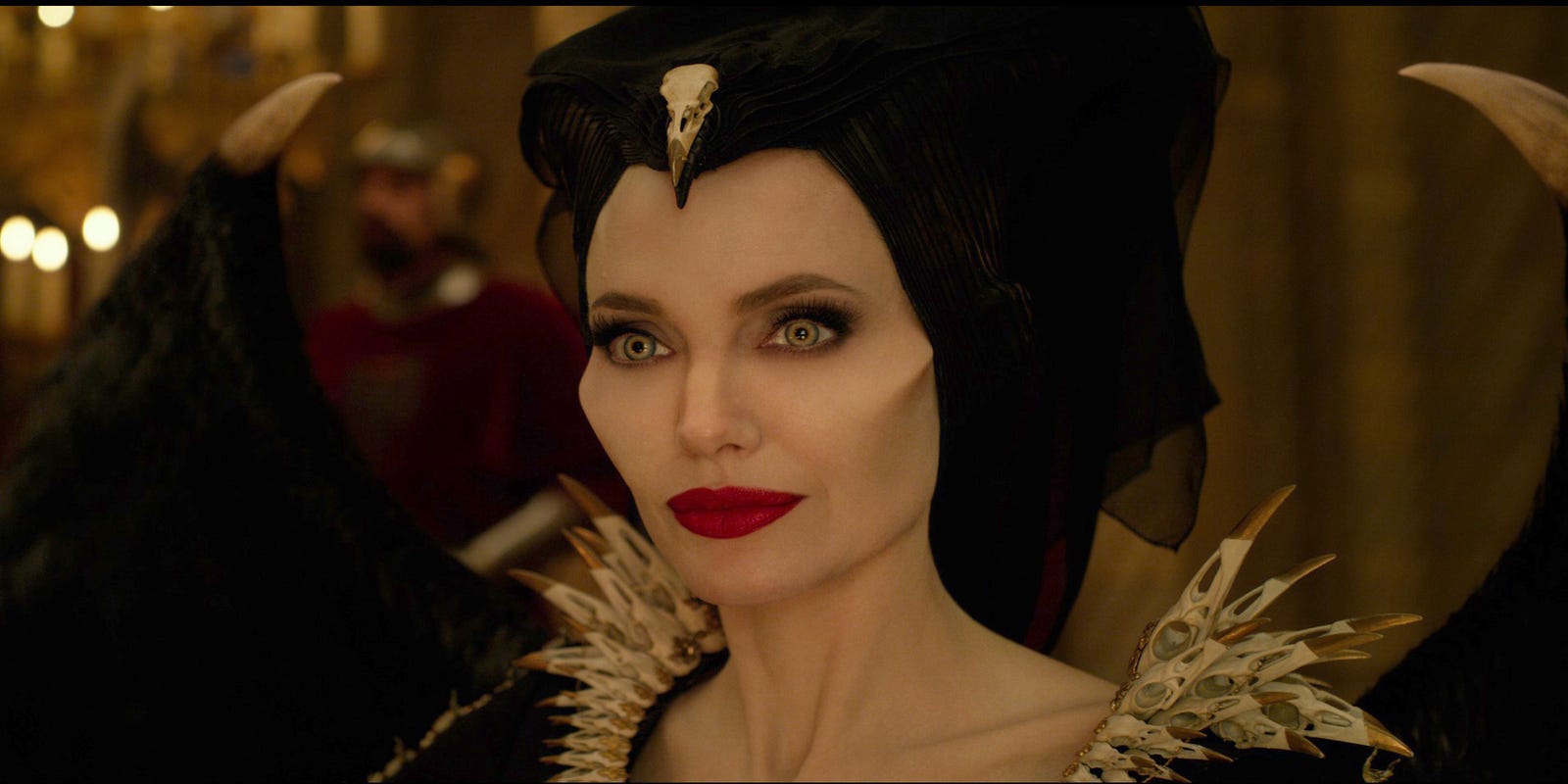 midt i intetsteds Foran Gentagen Maleficent 2': Angelina Jolie's deep-red lips were worth fighting for