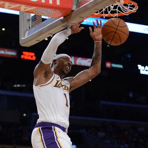Lakers guard Kentavious Caldwell-Pope (1) scores a