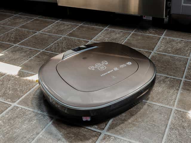The Best Robot Vacuums For Pet Hair 2020 Neato Irobot Roomba More