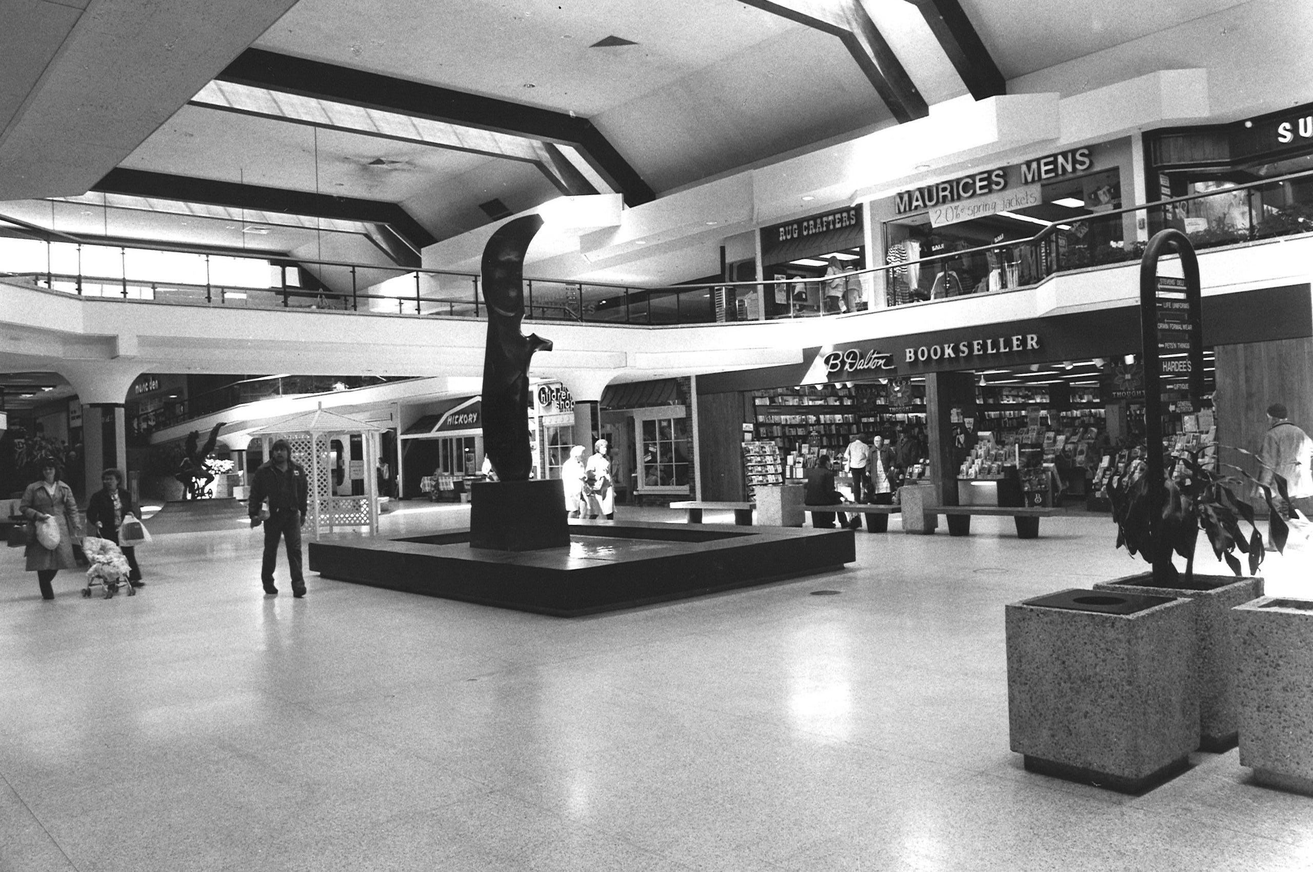 Des Moines Shopping >> Des Moines Shopping Archive Photos Of Merle Hay Mall Since 1959 Des Moines Shopping >> Des Moines Shopping Archive Photos Of Merle Hay Mall Since 1959