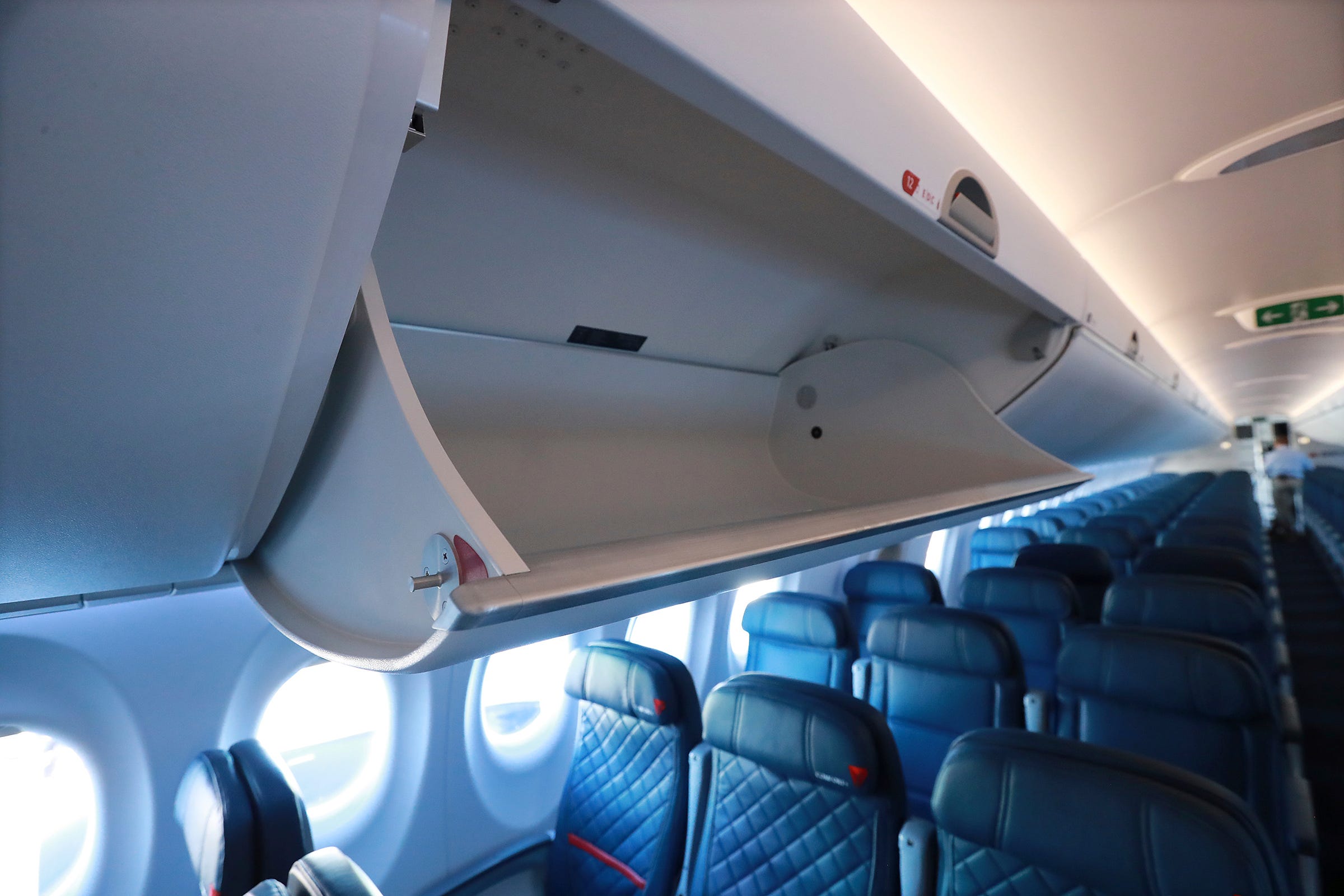 overhead cabin bag
