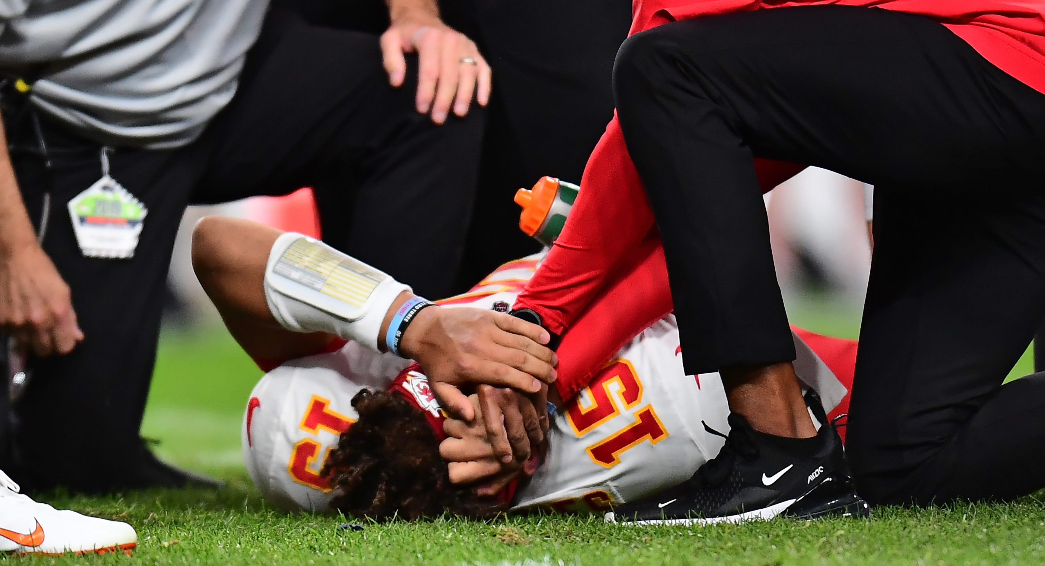 Patrick Mahomes Injury Chiefs Quarterback Hurts Knee Against Broncos