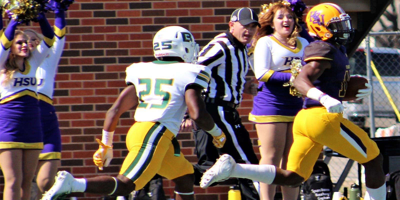 Hardin Simmons Rolls Belhaven In Quarterback Kyle Jones First Start