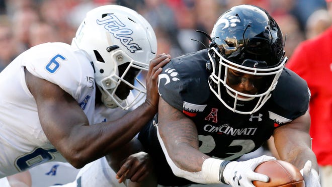 Gerrid Doaks Leads No 21 Cincinnati Football Past Tulsa