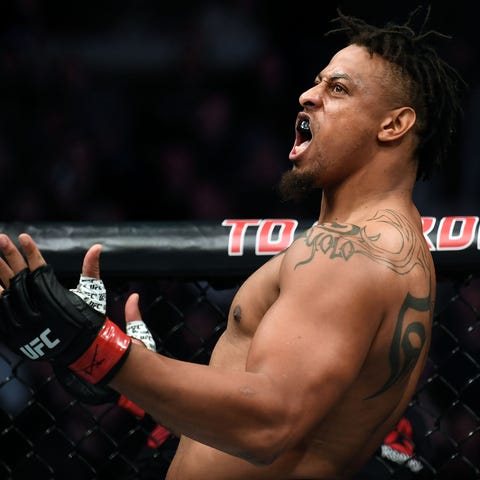 Greg Hardy during his fight against Ben Sosoli.