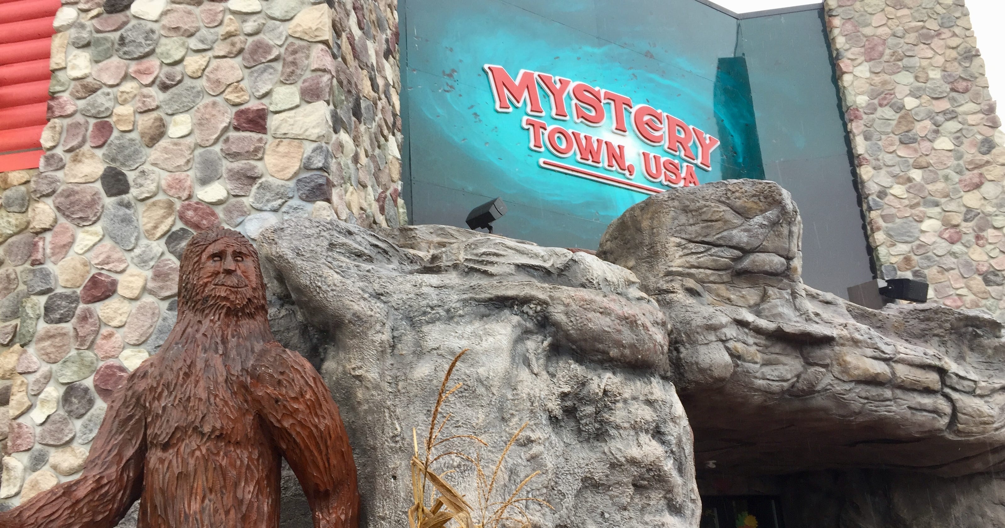 Mystery Town Usa Turns Urban Legends Into Mackinaw City Attraction