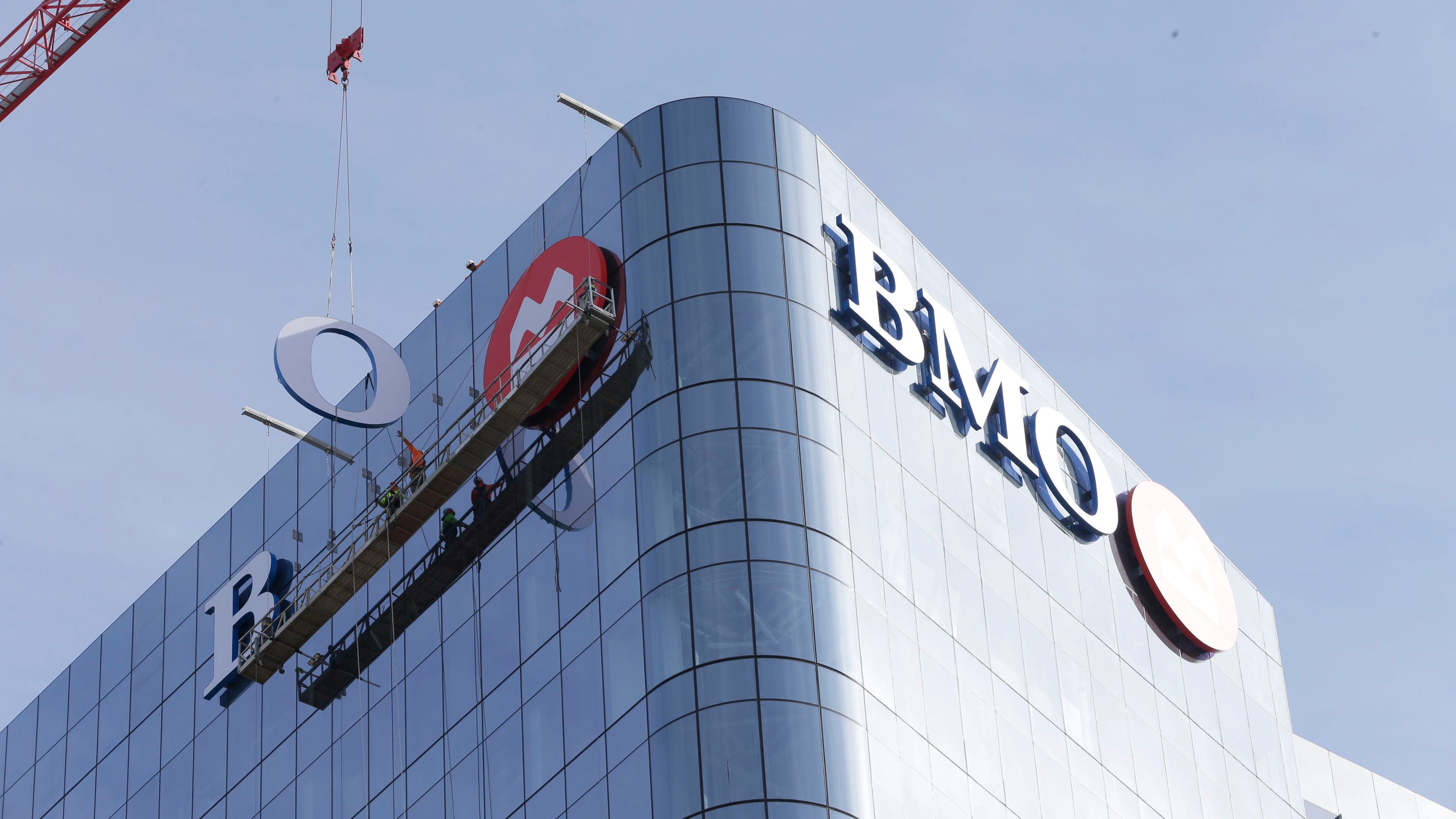 Bmo Bank S Logo Installed At Top Of Downtown Milwaukee S New Bmo Tower