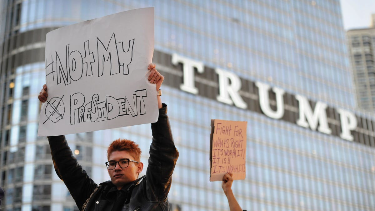 People take part in a protest near the Trump tower, against President-elect Donald Trump, in Chicago, Illinois on November 9, 2016. / AFP PHOTO / Paul BeatyPAUL BEATY/AFP/Getty Images ORIG FILE ID: AFP_HY4NG