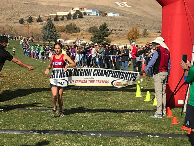 Smerdon brilla en un encuentro de atletismo; Peps, Spears, Matteson sobresalen Smerdon brilla en un encuentro de atletismo; Peps, Spears, Matteson sobresalen