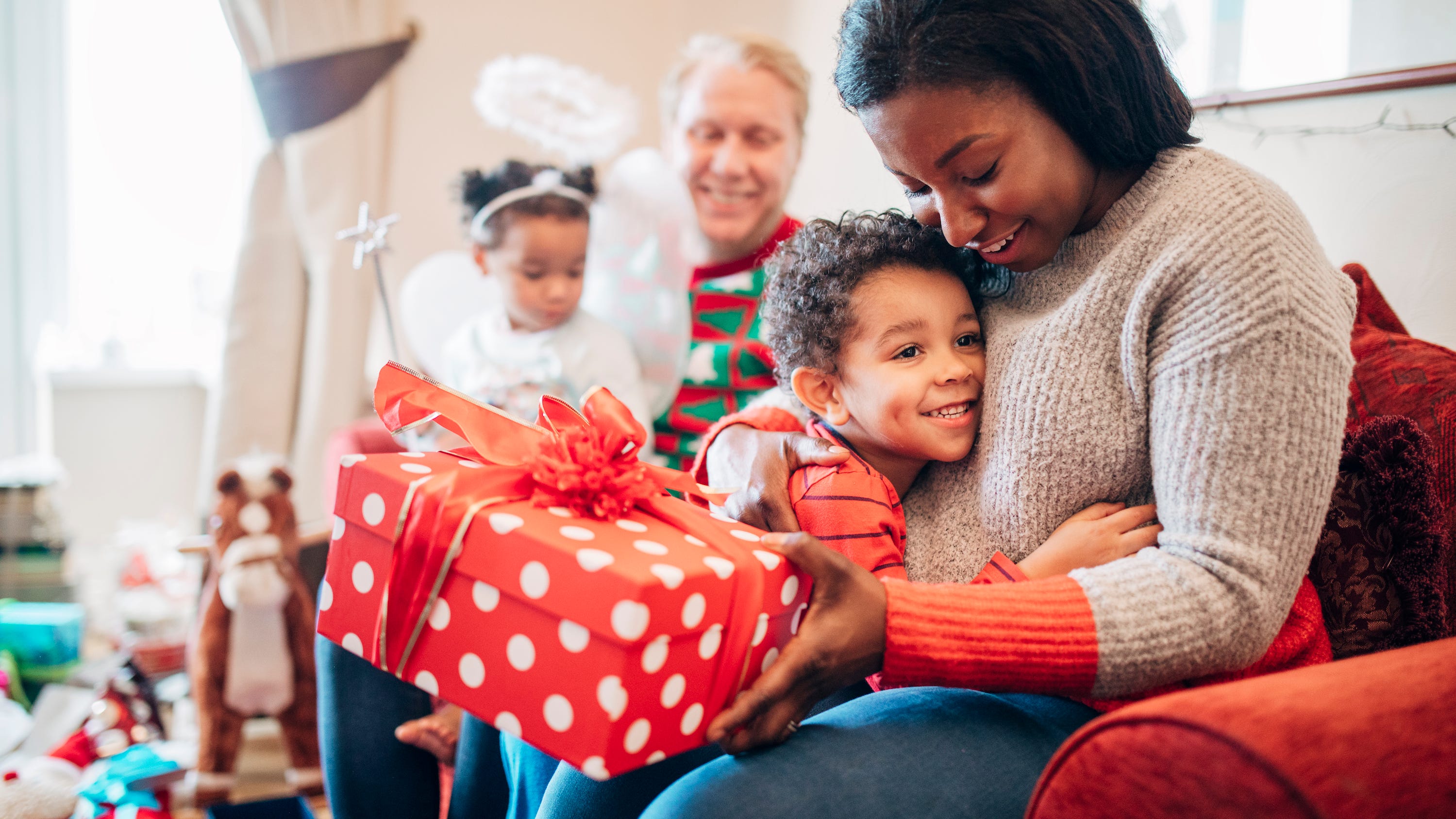 Why Giving Fewer And More Meaningful Gifts Is Actually More Fulfilling why-giving-fewer-and-more-meaningful-gifts-is-actually-more-fulfilling