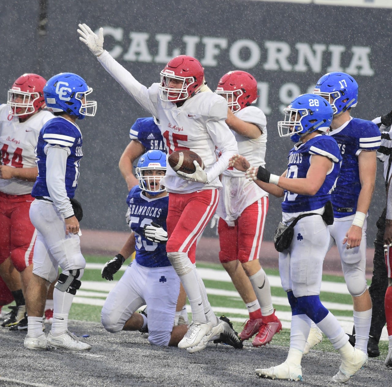 Catholic Central Football Loses To Orchard Lake St Mary S Misses Playoffs