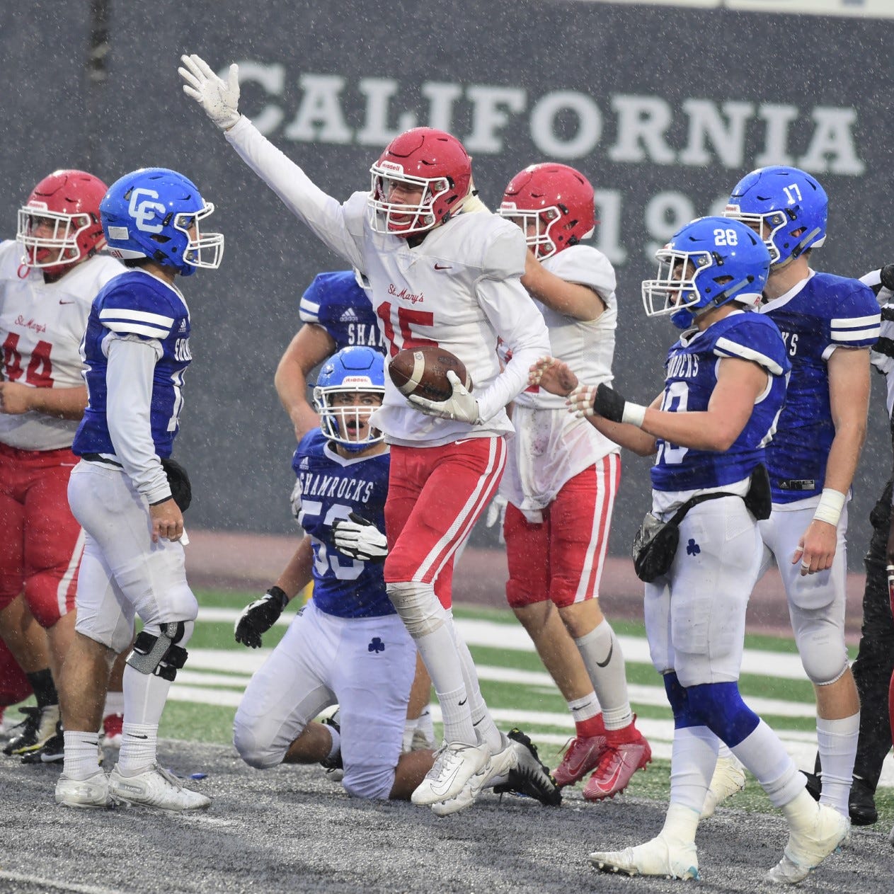 Catholic Central Football Loses To Orchard Lake St Mary S Misses