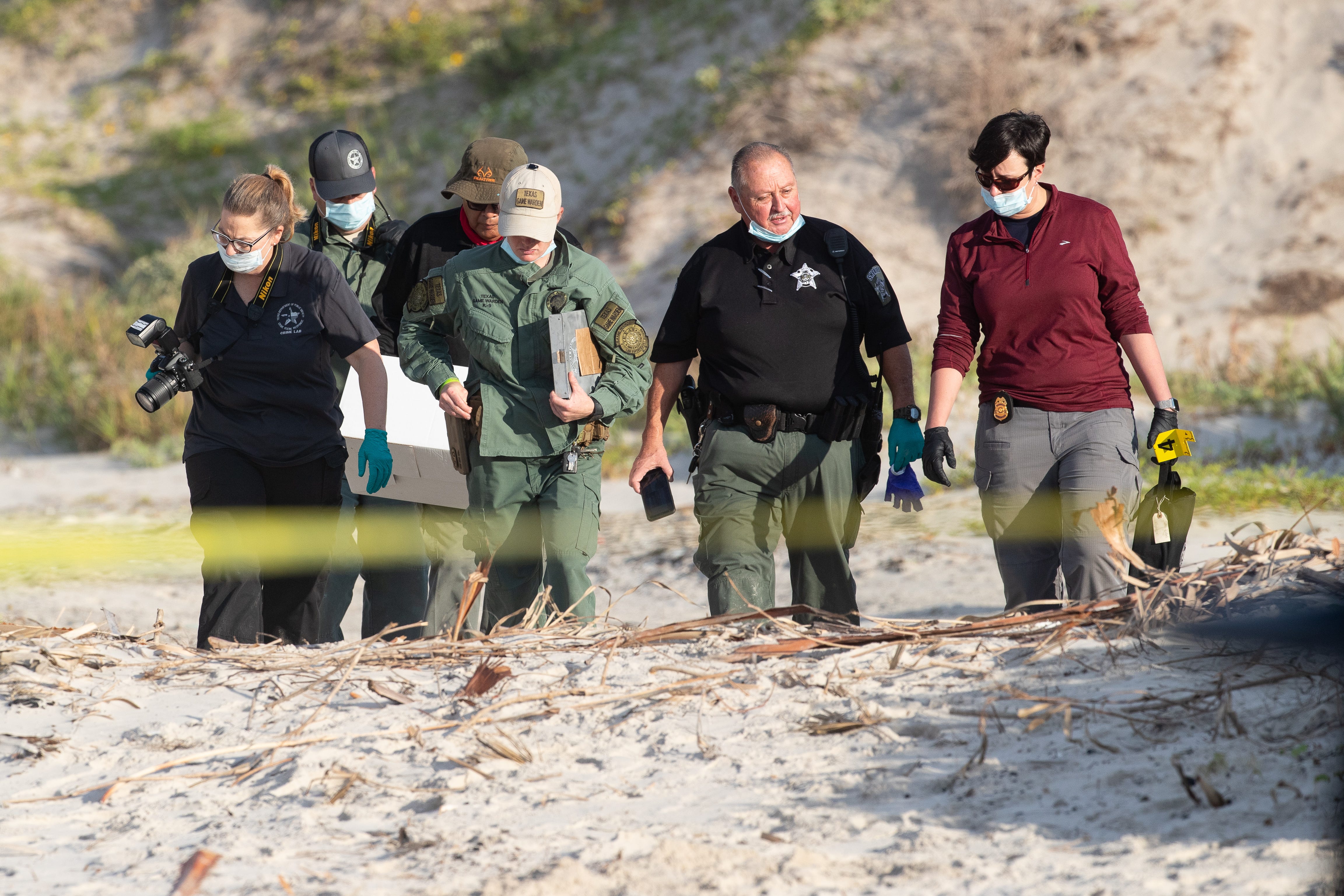 db16c3d0-61c8-4b3c-9d46-b94112323805-body_on_Kleberg_beach_-7 Missing New Hampshire couple found buried on Texas beach, sheriff's office says