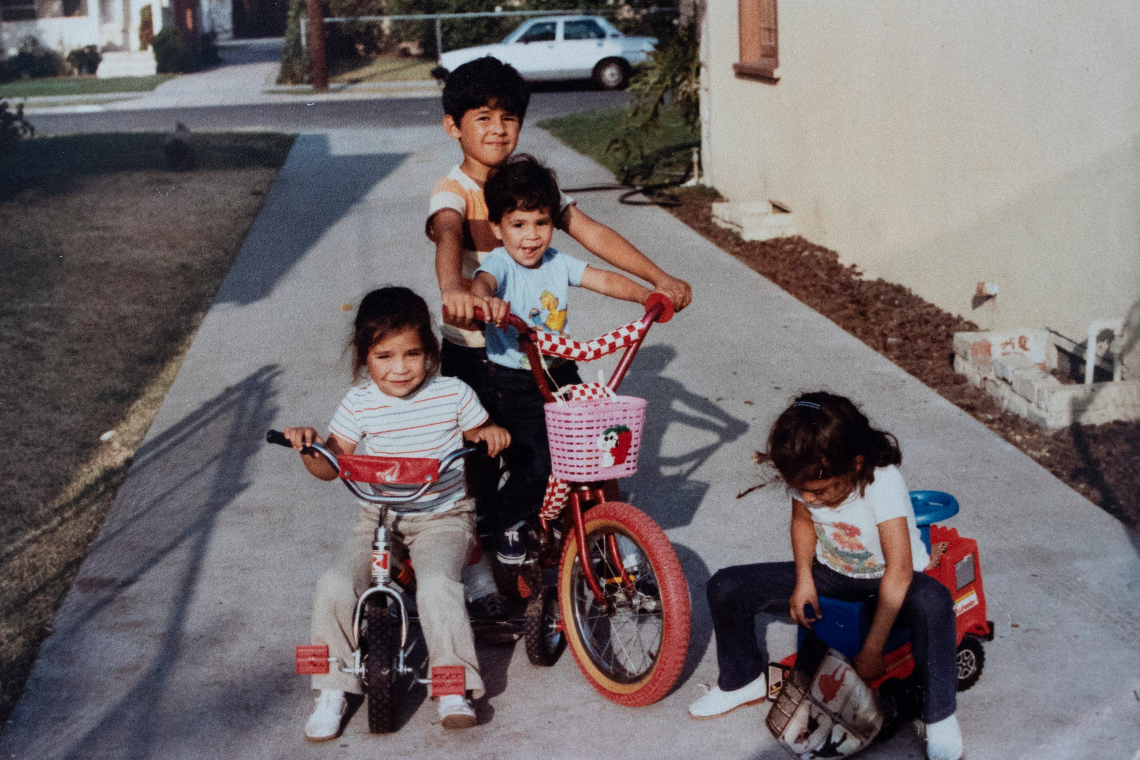 A family photograph of siblings Sandra, Oscar, David and Sonia Macias.