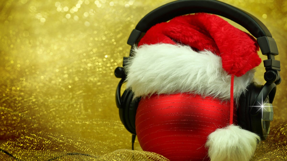 Detroit S 98 7 The Breeze And 100 3 Wnic Now Playing Christmas Music Which Detroit Regular Am & Fm Radio Stations Are Playing Christmas Music Now In 2021?