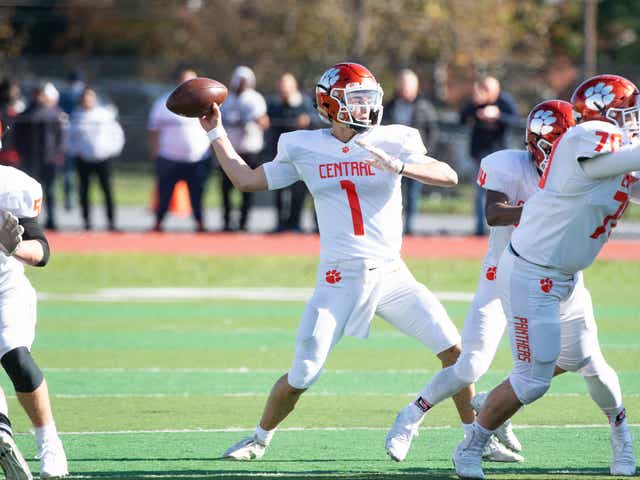 Nebraska Football Central York Qb Beau Pribula Picks Up Offer