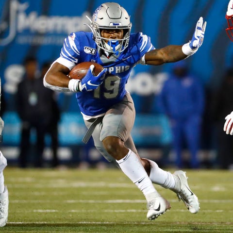 Memphis running back Kenneth Gainwell breaks throg