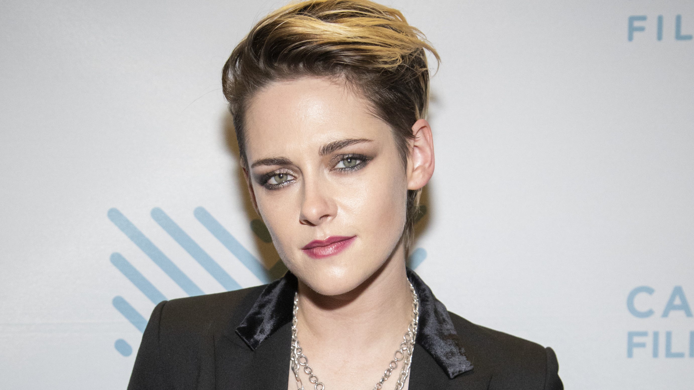 Snl Kristen Stewart Awkwardly Talks To Kids On Saturday Night Live