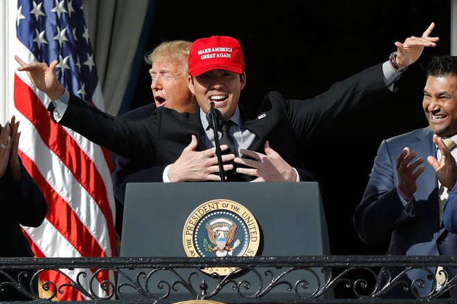 Nationals' Kurt Suzuki wears MAGA hat for White House visit with Trump