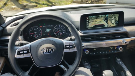 Like its sister 2020 Hyundai Palisade, the 2020 Kia Telluride is loaded with electronic features like Apple CarPlay and Adaptive Cruise. A 10.3-inch center screen is optional, as is the 360-degree surround view.