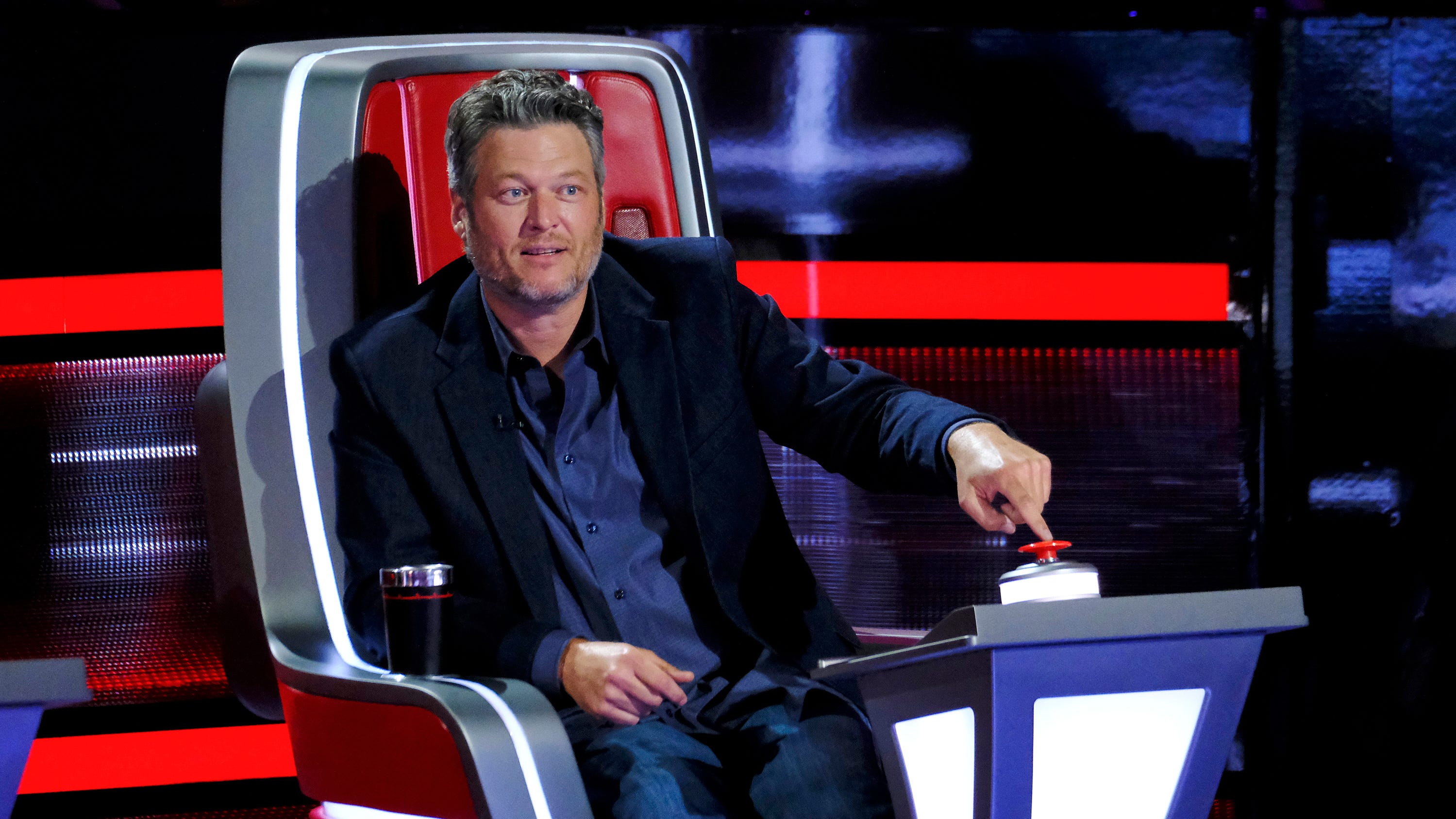 Voice Blake Shelton Steals Taylor Swift Clone From Kelly